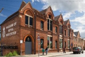 Why to Study PGCLTHE at University of Worcester?